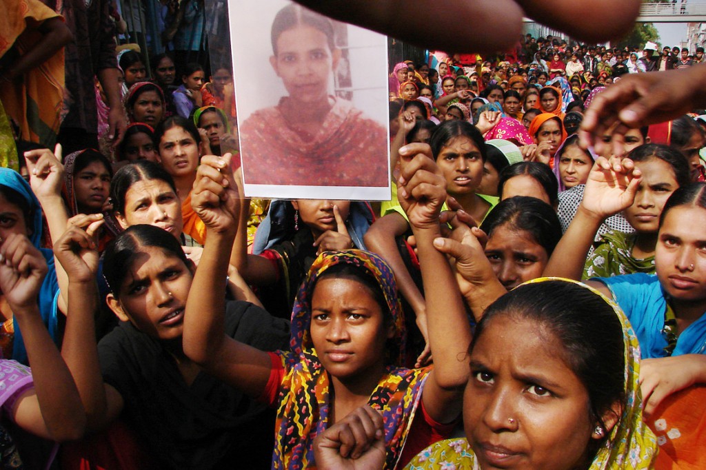 16The-Life-&-Struggle-of-Garment-Workers_31