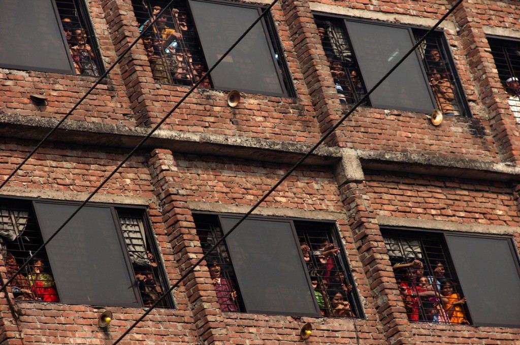 2-The-Life-&-Struggle-of-Garment-Workers_09a