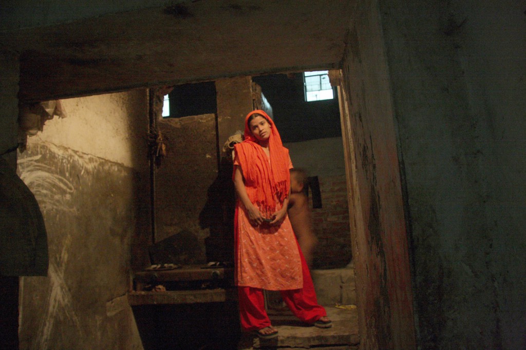 3THe-Life-and-Struggle-of-garment-Workers-