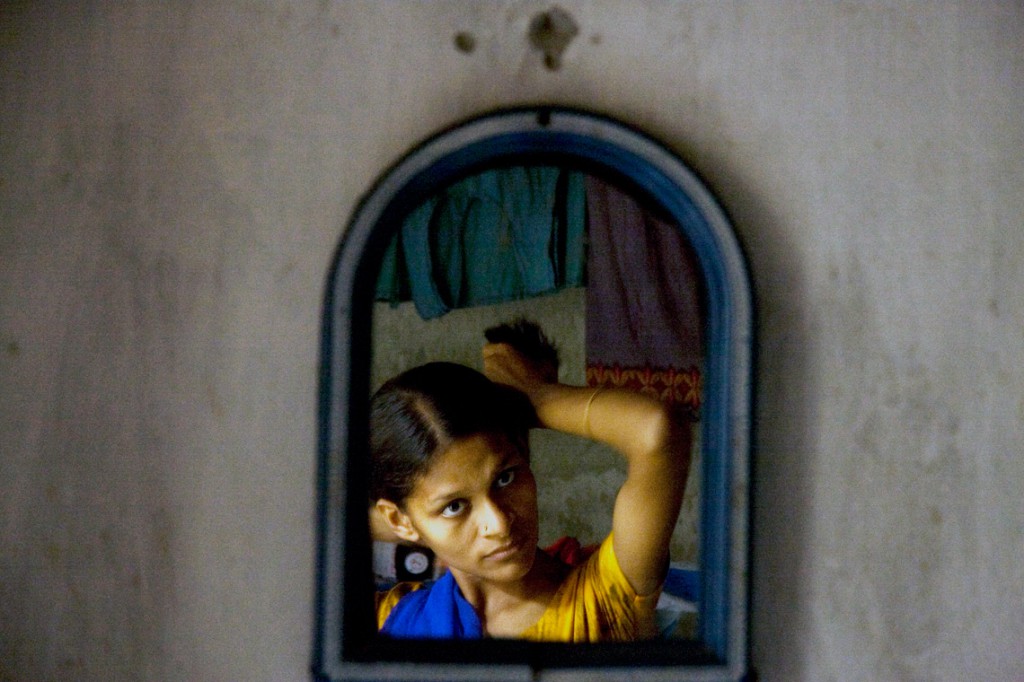 6The-Life-&-Struggle-of-Garment-Workers_18-copy
